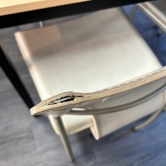 ダイニングテーブルと椅子4脚　の画像