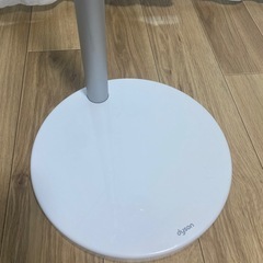 ダイソン掃除機純正スタンド　コンセント付きの画像