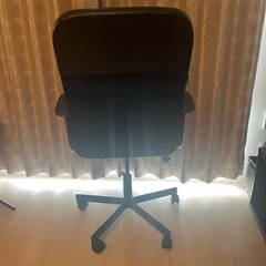 オフィスチェア（黒色）の画像