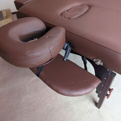 施術用ベッド、傷んでいますがしっかりしてます。の画像