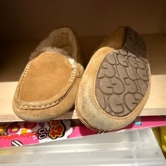 UGG茶色の靴です。まだ綺麗です
の画像