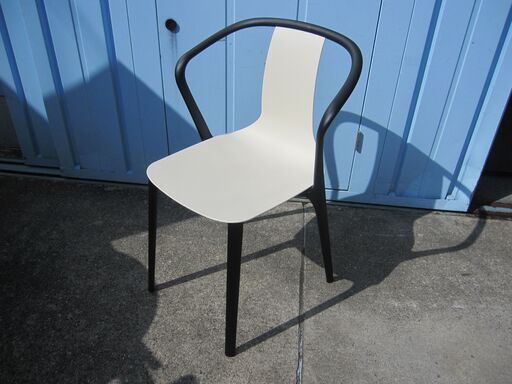 スタッキングチェア　ヴィトラ製ベルヴィル　クリーム