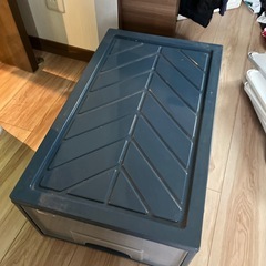 クローゼット用収納と3段&4段のケースの画像