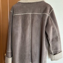 ムートン調のメンズハーフコートの画像