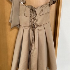 パーティドレス　ベージュの画像