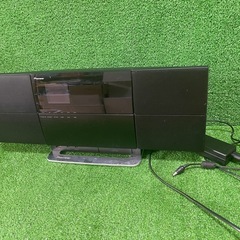 スリムデザインのPioneer製CDプレーヤーとラジオ機能付きオーディオ機器。の画像