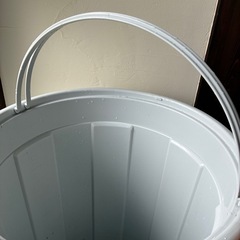 【無料】取っ手付き 大きめゴミ箱（内径約40cm・高さ約50cm）の画像