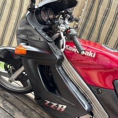 Kawasaki zzr250 エンジン良好　実働‼️
レストアベース‼️の画像