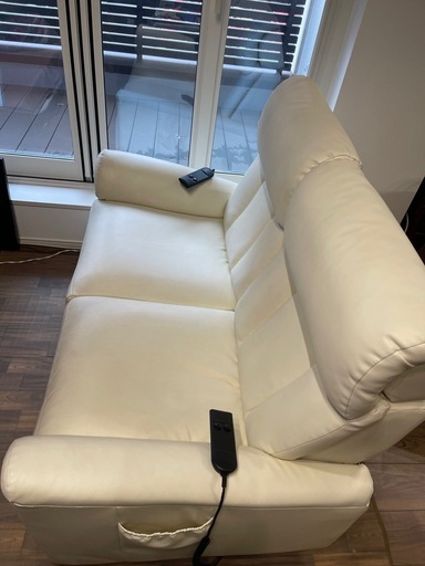 ニトリ製合皮電動リクライニングソファ