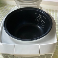 値下げしました❣️タイガー炊飯器 JAI-R551の画像