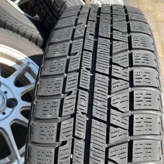 ヨコハマ
165/65r14スタッドレスタイヤの画像