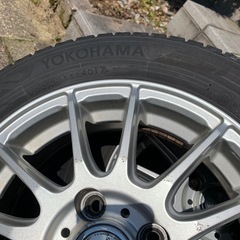 ヨコハマ
165/65r14スタッドレスタイヤの画像