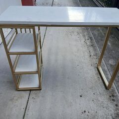 小さな展示デスクの画像