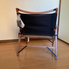 折りたたみ椅子の画像