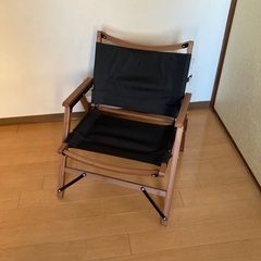 折りたたみ椅子の画像