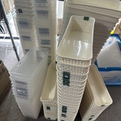引取り 収納カゴ 大量 使用感マチマチですの画像