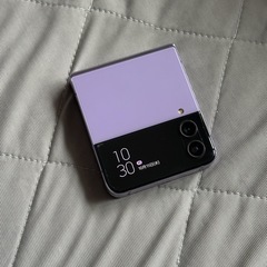 ジャンク GalaxyZFlip4 パープル 楽天simfreeの画像