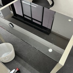 ガラス製デスクの画像