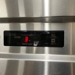 業務用4枚扉冷蔵庫の画像