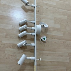 【無料で差し上げます】ライトレール（1m)＋E17口金スポットライト×6個（60wLED電球付き）の画像