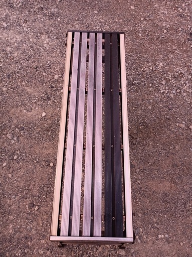 [八6362]  日本アルミ  アルミニウム製  足場台  RHB-52  最大使用重量  100kg  天板寸法 100X30.5㎝  高さ52㎝  重量5.0kg