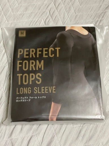 【新品】rintosullパーフェクトフォームトップスロングスリーブ　Mサイズ リントスル rintosull パーフェクトフォームトップス ロング