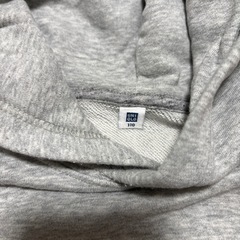 UNIQLOキッズパーカー・サイズ110の画像