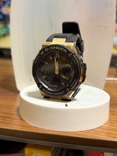 締め切ります。G-SHOCK GST-W100G