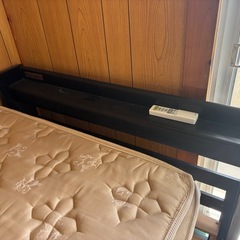 ベッド、ベッドフレームの画像