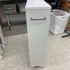 【ジモティー割引で最大15％OFF⭐️】 キャスター付き 本棚 山善 白の画像