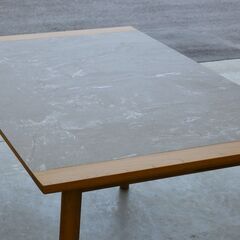 ≪yt2068ジ≫ 美品 AZUMAYA/東谷 form ダイニングテーブル F6-114 幅136cm 奥行80cm 石材調/モルタル調/おしゃれ/モダン/中古家具/宮城県仙台市 71005-10の画像