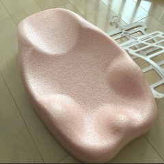 (美品)リッチェル ひんやりしないおふろマット　ベビーバス　マット　お風呂　おふろ　プラスチックハンガー付きの画像