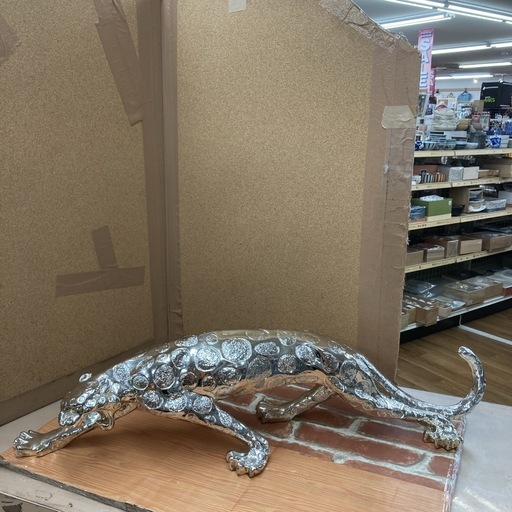 S774 ⭐ アニマルオブジェ シルバーレオパード ヒョウの置物 幅97cm