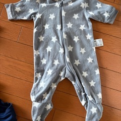 赤ちゃん用服やおもちゃおもちゃの画像