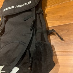 UNDER ARMOUR ブラック リュックの画像