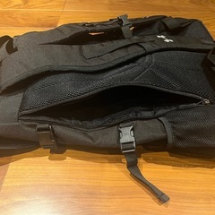 UNDER ARMOUR ブラック リュックの画像