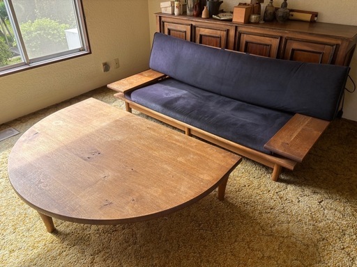 テーブル、ソファ