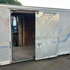 1.6坪、外寸長さ330cm、アルミシャッターコンテナ、左右横ドア付き、内寸高さ185cm●ジャンク！●農漁業.防災備蓄倉庫.工場作業場●福岡の画像