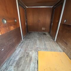 1.6坪、外寸長さ330cm、アルミシャッターコンテナ、左右横ドア付き、内寸高さ185cm●ジャンク！●農漁業.防災備蓄倉庫.工場作業場●福岡の画像