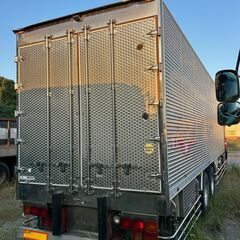 6.3坪/外寸長さ977+35cm、大型鱗コンテナ、横ドア付き ★ウロコ、デコトラ、ガレージ.事務所.倉庫.ワークスペース.コンテナハウス ★福岡の画像