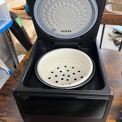 【極美品】ニトリスクエア炊飯器 4合 & バルミューダ 電気ケトル　マットブラック家電セットの画像