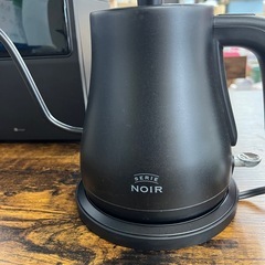 【極美品】ニトリスクエア炊飯器 4合 & バルミューダ 電気ケトル　マットブラック家電セットの画像