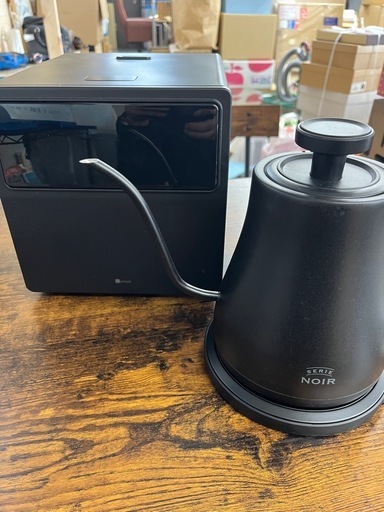 【極美品】ニトリスクエア炊飯器 4合 & バルミューダ 電気ケトル　マットブラック家電セット