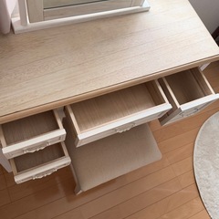 ドレッサーデスク化粧台の画像