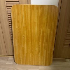 折りたたみテーブルの画像