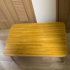 折りたたみテーブルの画像