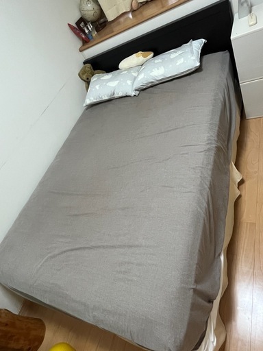 セミダブルベッド