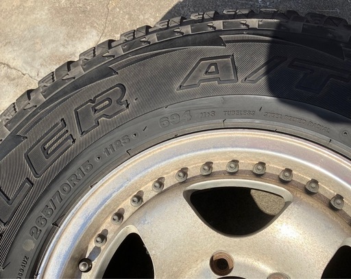 ブリヂストン　DUELER A/T 265/70R15 2011年製