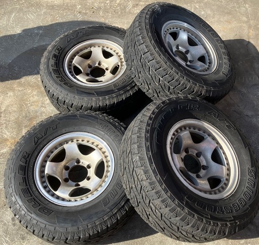 ブリヂストン　DUELER A/T 265/70R15 2011年製