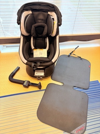 コンビチャイルドシート　新生児から使えるネルームエッグショック